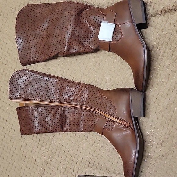 Women boots - Picture 2 of 3